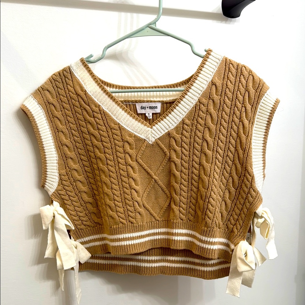 Day + Moon Women's Tan V-Neck Sweater